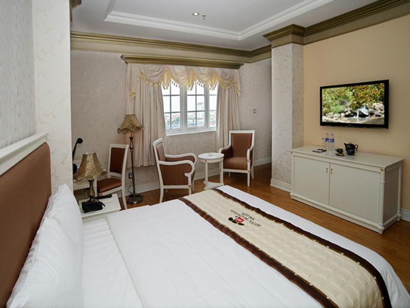 Seventeen Saloon Hotel Da Nang Bagian luar foto