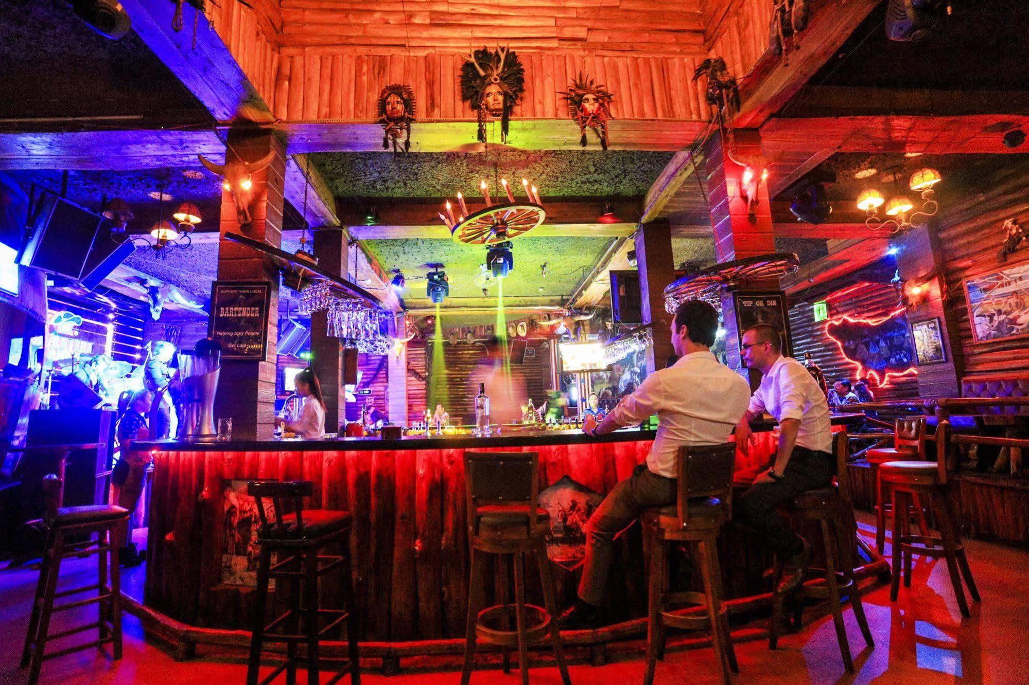 Seventeen Saloon Hotel Da Nang Bagian luar foto